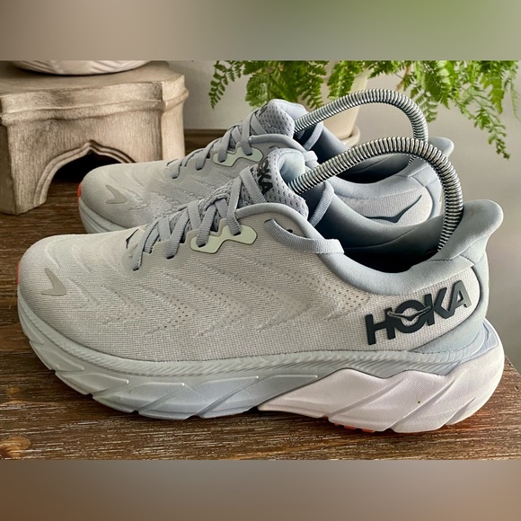 HOKA Women’s 8B Arahi 6 Running Sneaker Shoes - Picture 4 of 10